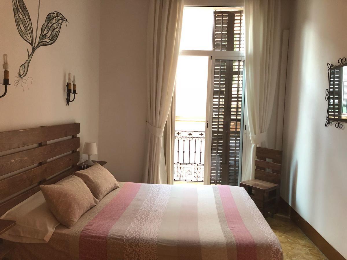Hostal Parellades Сиджес Экстерьер фото