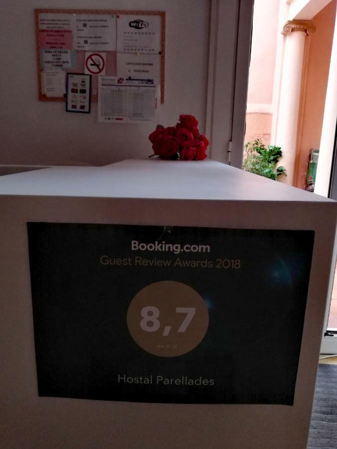 Hostal Parellades Сиджес Экстерьер фото