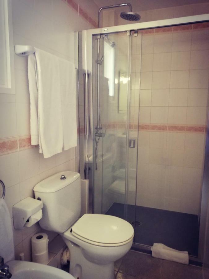 Hostal Parellades Сиджес Экстерьер фото