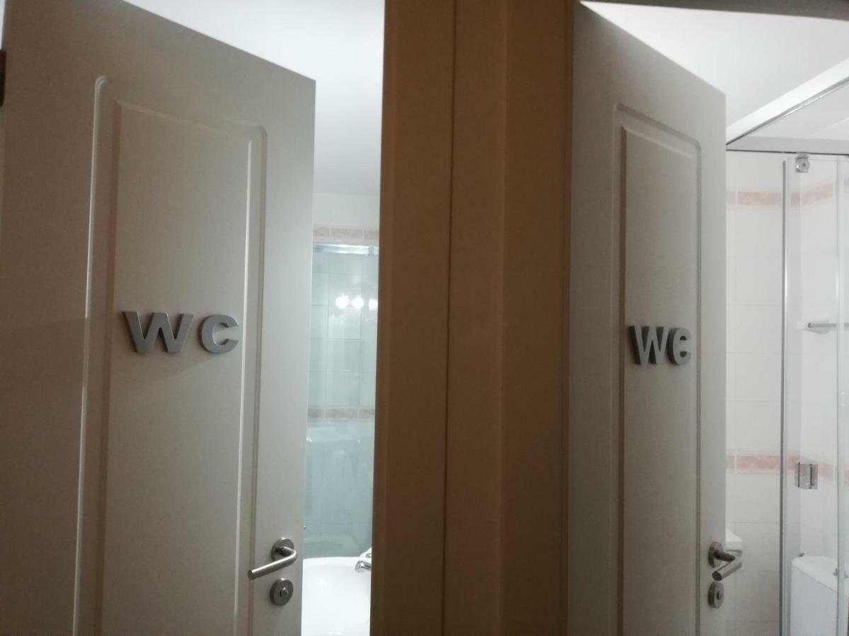 Hostal Parellades Сиджес Экстерьер фото