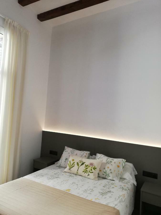 Hostal Parellades Сиджес Экстерьер фото