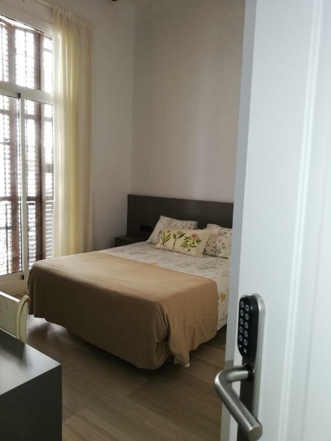 Hostal Parellades Сиджес Экстерьер фото
